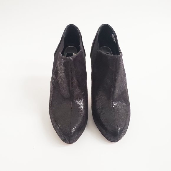 WHITE House Black Market Black Ankle Booties 6 1/2 - Picture 4 of 8